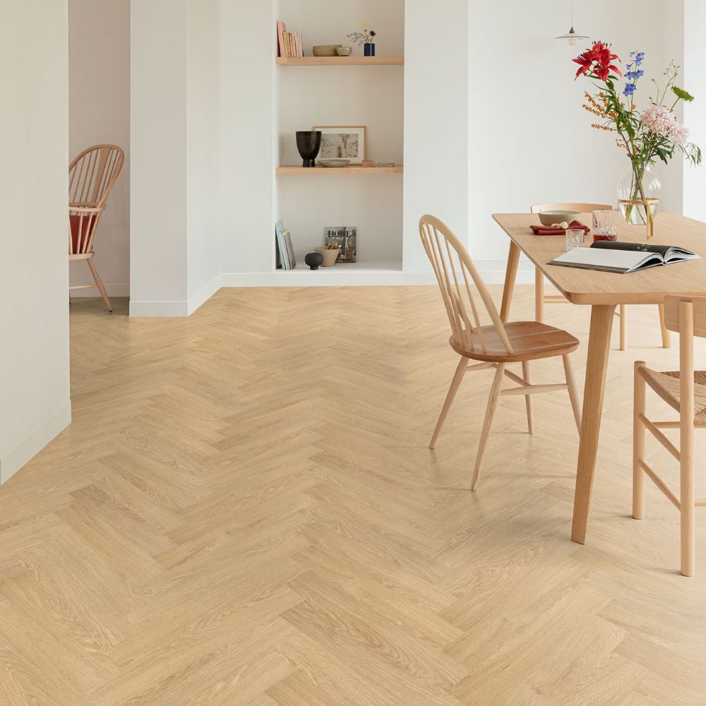 Uni Oak Herringbone Vinyl Click 12.5 x 75cm – Delforno